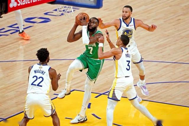 富保罗：热火BIG3未达预期统治力是因3人薪水太高 只能靠底薪补强