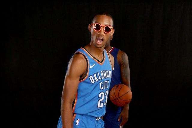 汤神首秀砍下22分独行侠胜马刺 绿军大胜奇才