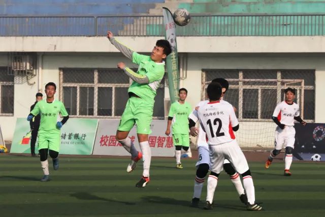 NBA夏联-程帅澎16分 中国男篮50-101惨败国王